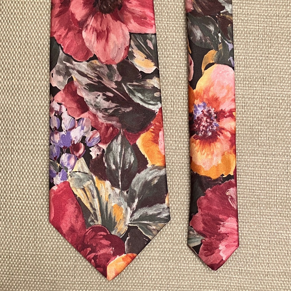 Vintage Grenadier polyester tie, bold shiny floral pattern, pink, green & yellow